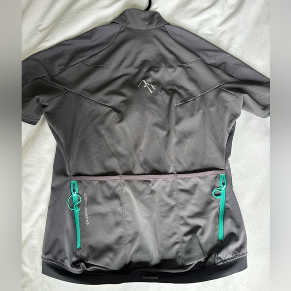 7Mesh | SIZE SMALL WOMEN Fitted Cycling Bike Jersey - Picture 4 of 4